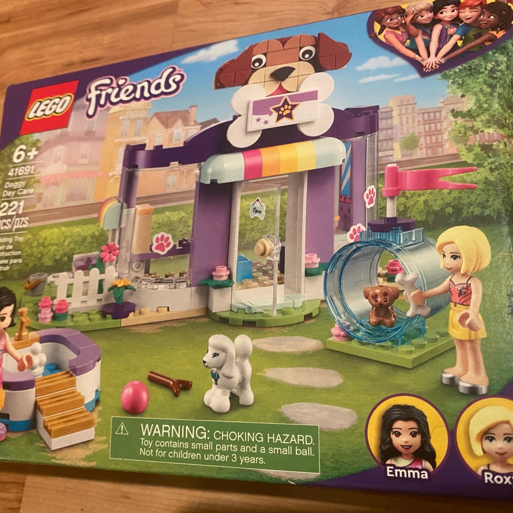 Lego Friends Doggy Day Care!!!